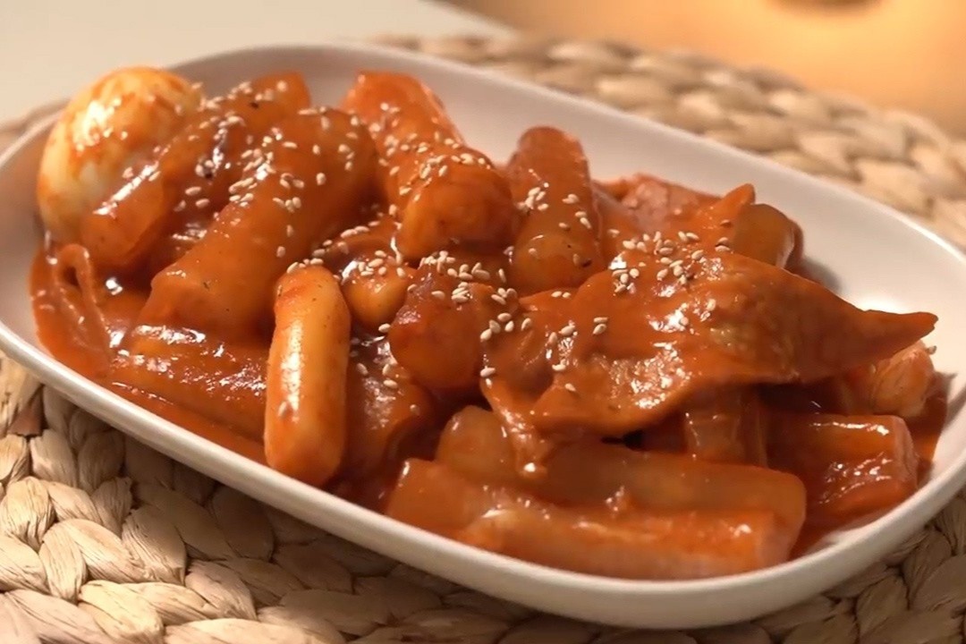 Meo lam tokbokki tu banh trang hinh anh