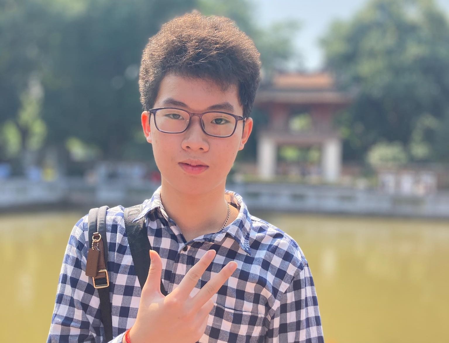 Thủ khoa chuyên Lý  ảnh 1 Thu khoa chuyen Ly anh 1