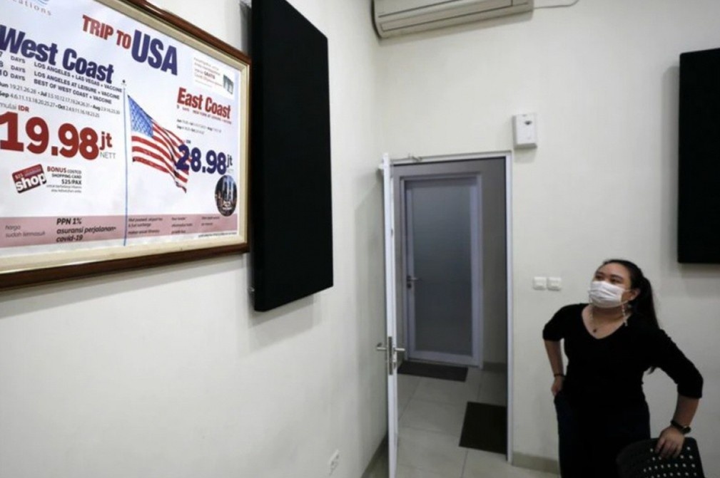 Gioi nha giau Indonesia do xo di du lich de duoc tiem vaccine hinh anh