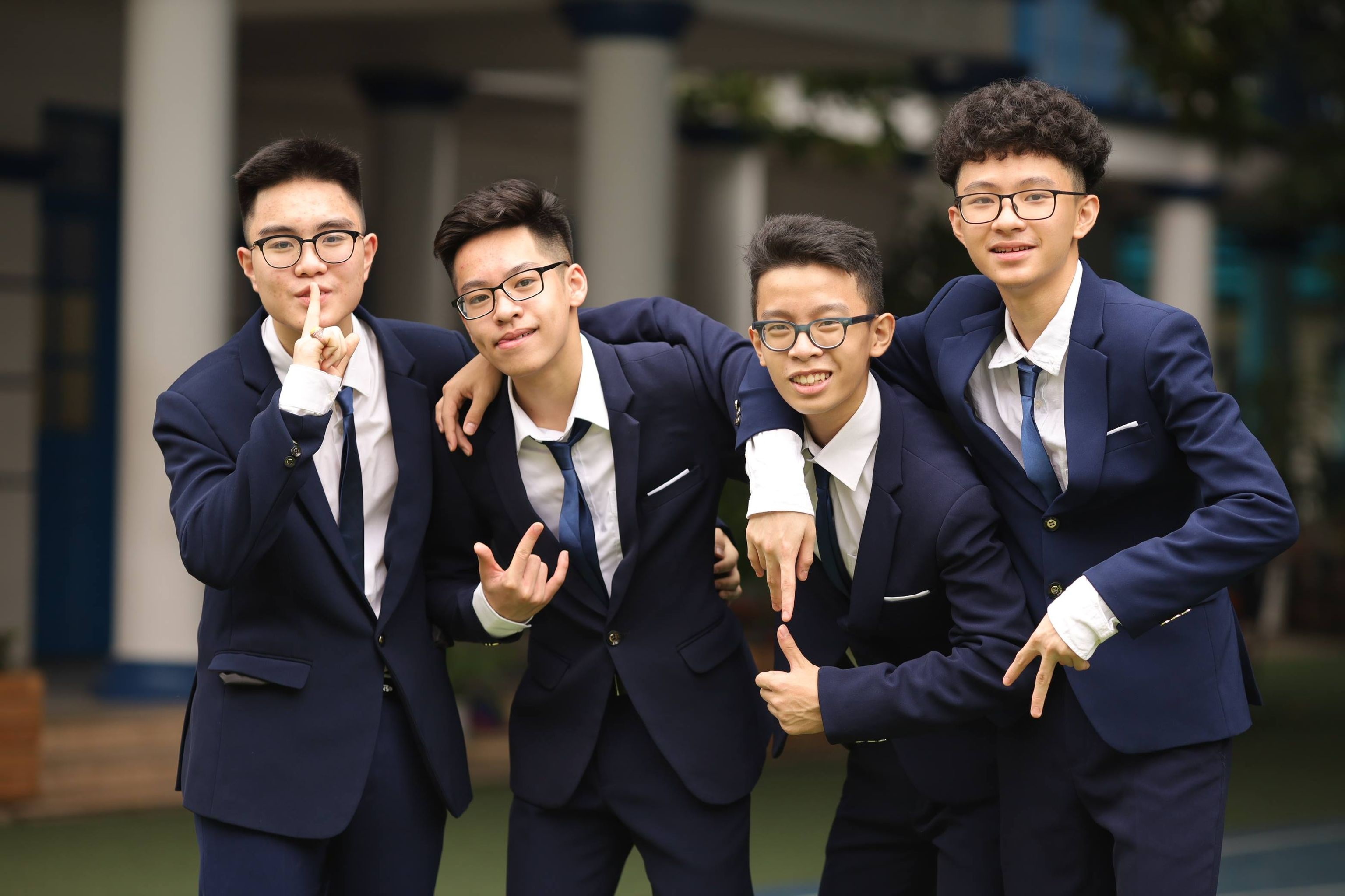 Mot lop co 19 hoc sinh do chuyen Ly truong Khoa hoc Tu nhien hinh anh