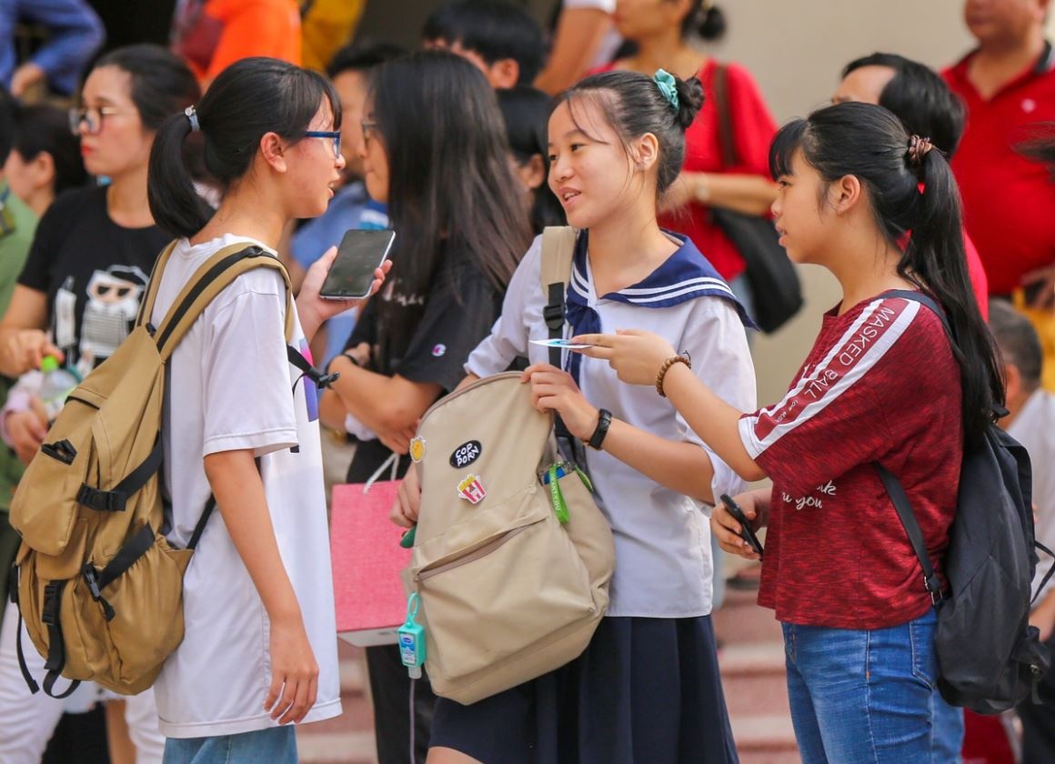 Diem chuan vao lop 10 THPT chuyen Ngoai ngu tang manh hinh anh