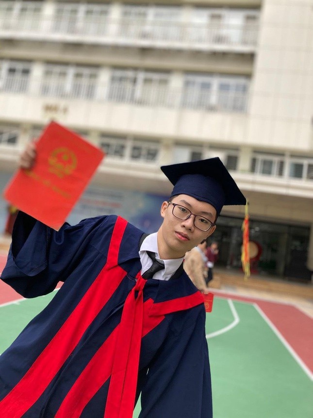 mot lop co hai thu khoa truong chuyen anh 2