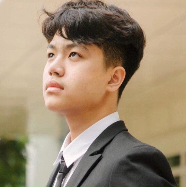 mot lop co hai thu khoa truong chuyen anh 1