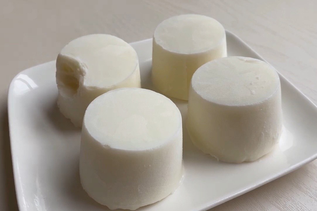 Lam kem sua giai nhiet tai nha hinh anh