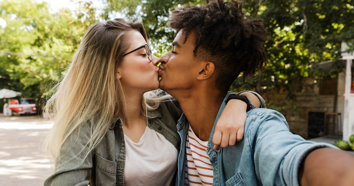 Nguồn gốc ngày Quốc tế Nụ hôn ảnh 6 Nguon goc ngay Quoc te Nu hon anh 6