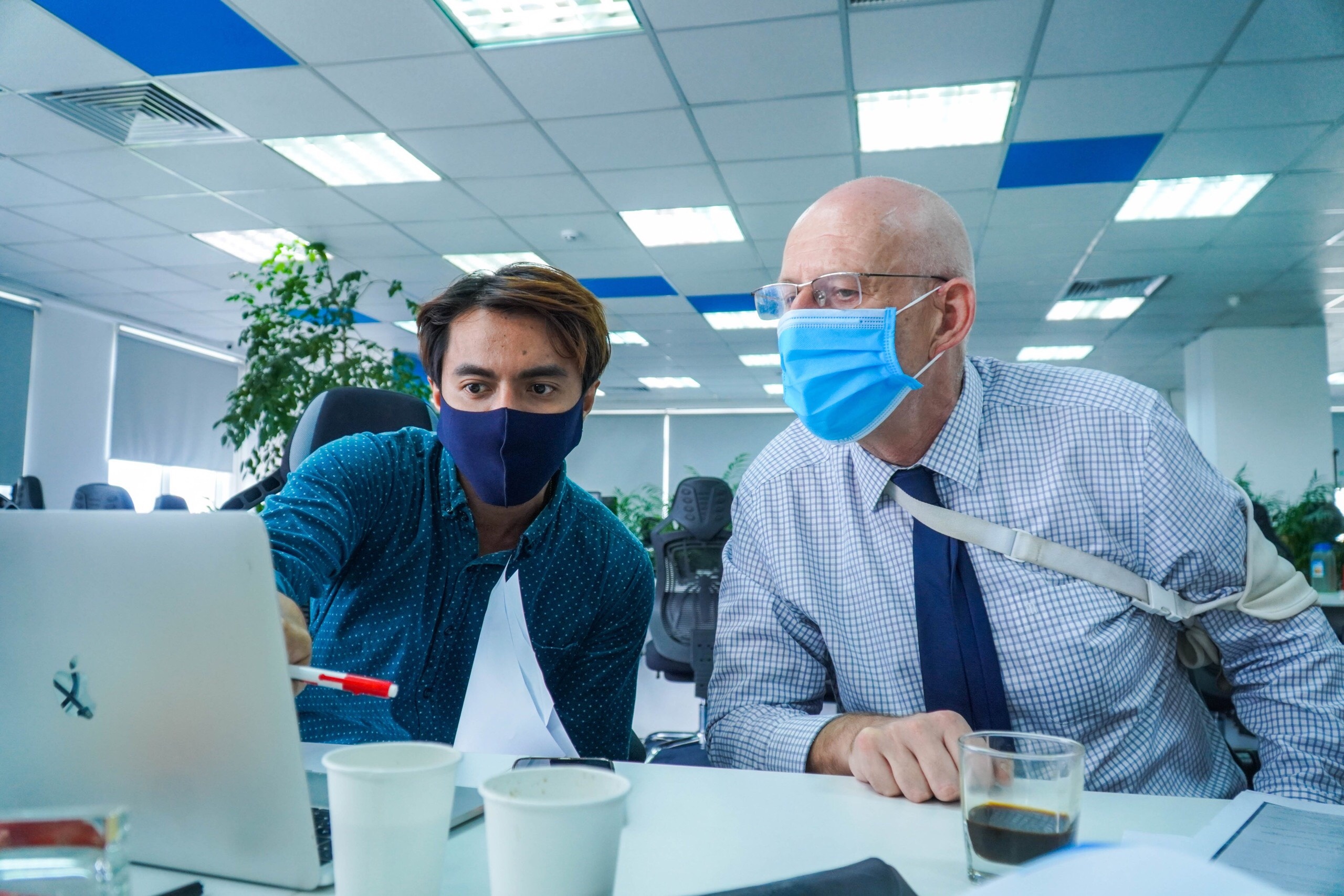 Giao vien nuoc ngoai goi y dap an de thi Tieng Anh tot nghiep THPT hinh anh