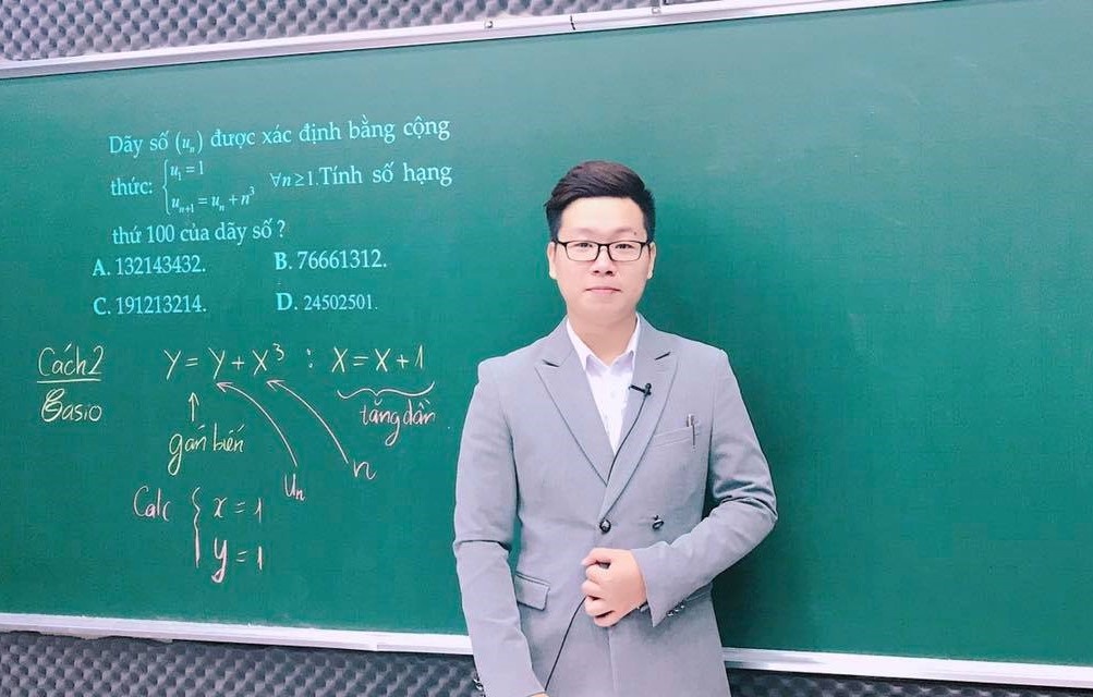 Thay giao tang xe may cho hoc sinh diem 10 anh 2