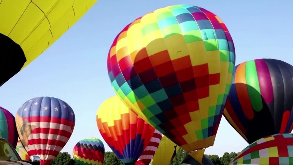 Hon 100 khinh khi cau tren bau troi nuoc My hinh anh