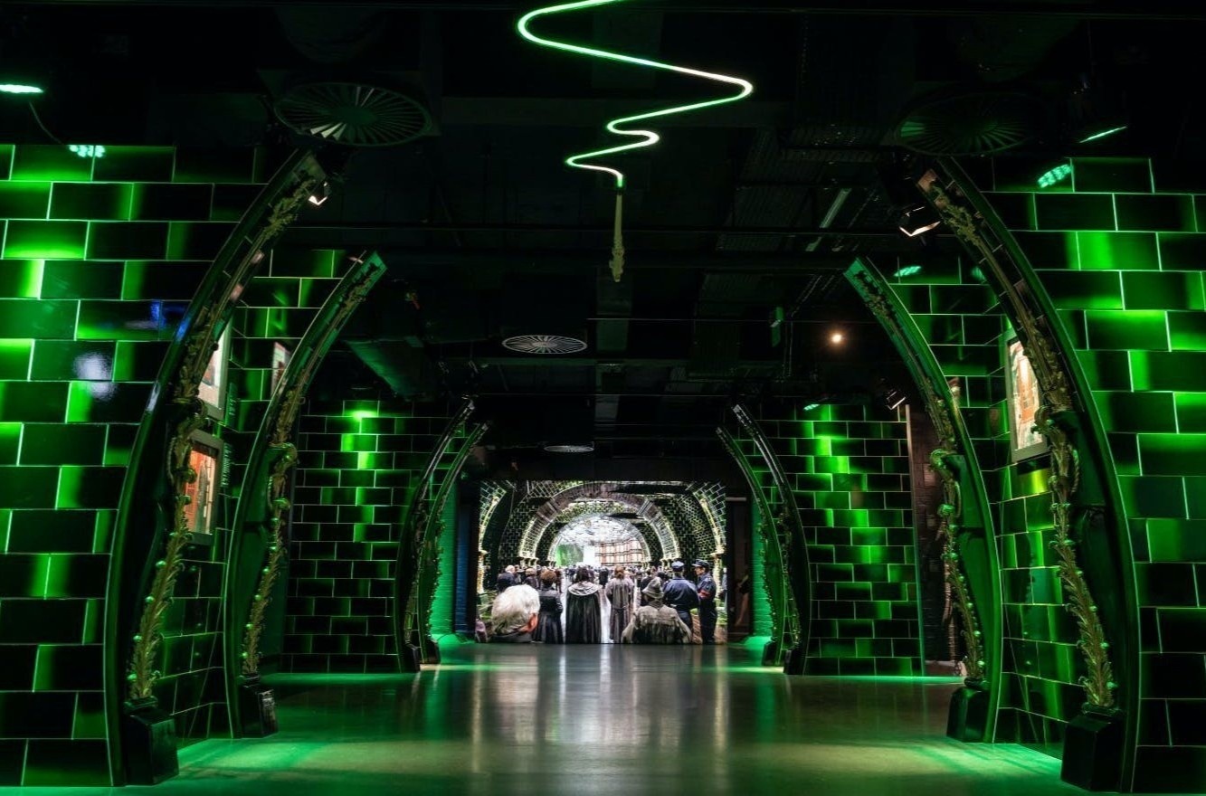 Trien lam ve hau truong bo phim Harry Potter hinh anh