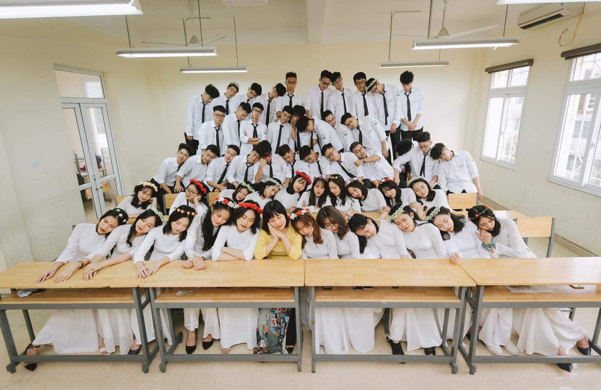 Lop co nhieu hoc sinh duoc tuyen thang anh 1