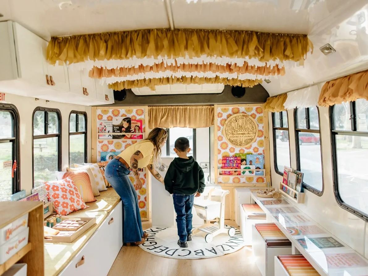 giao vien cai tao xe buyt thanh lop hoc anh 8