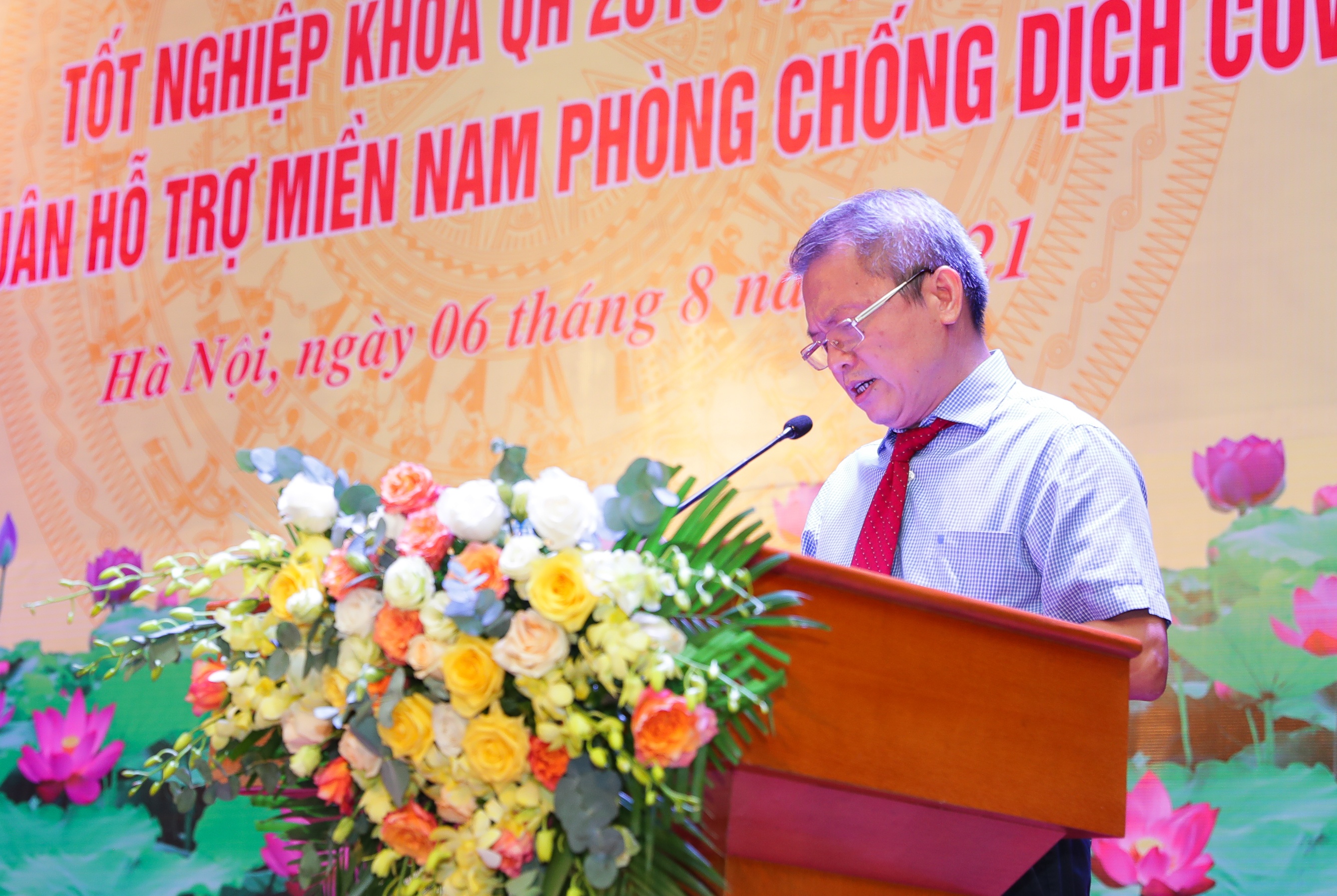 Giang vien, sinh vien DH Y Duoc vao Dong Thap chong dich hinh anh