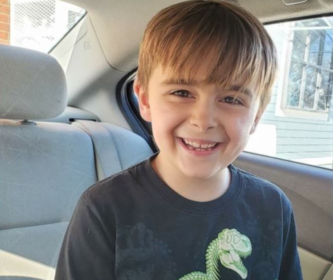 Be trai nguoi My noi tieng khi noi ve bat nat hoc duong hinh anh