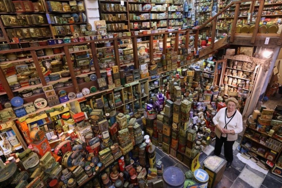 Nguoi phu nu Bi so huu bo suu tap 60.000 hop thiec hinh anh