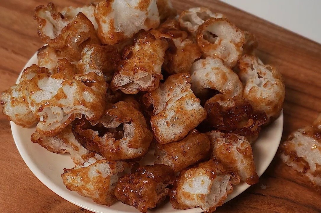 Lam snack caramel tu banh trang hinh anh