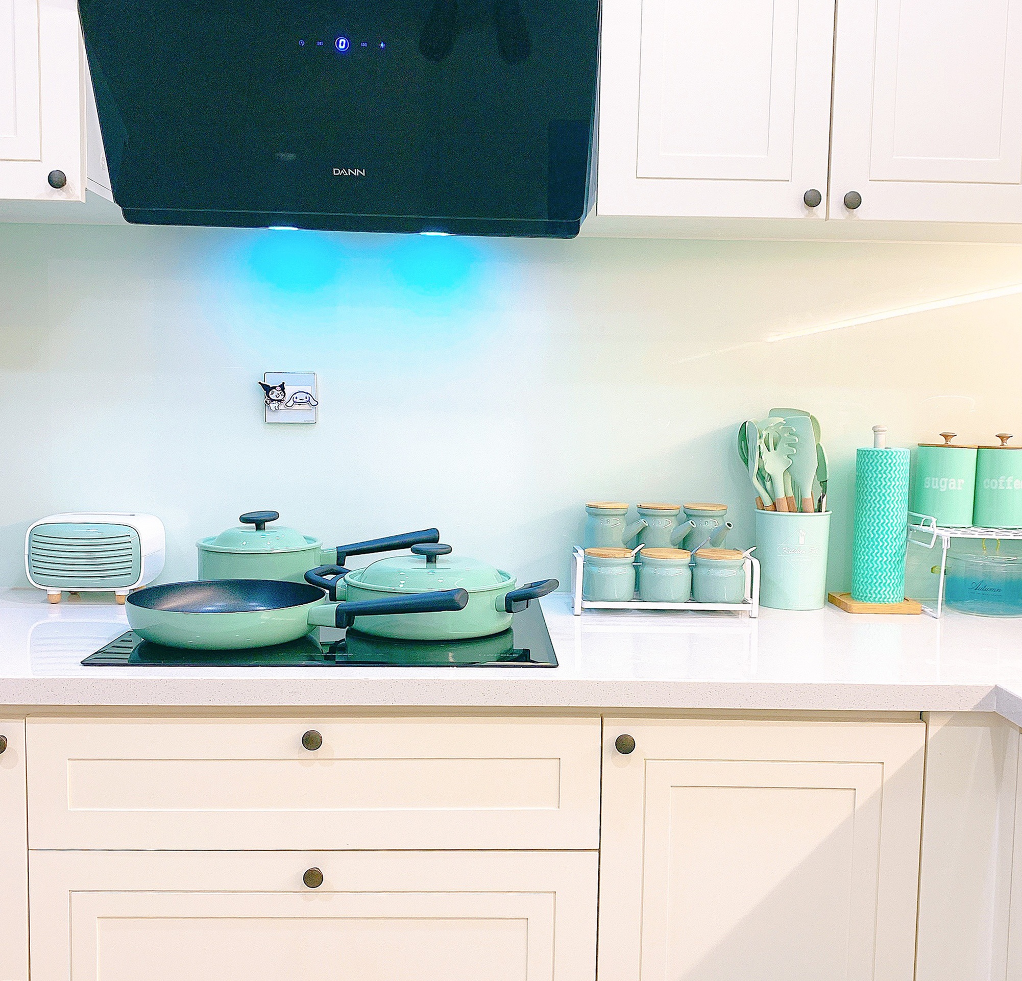 meo trong nha bep anh 3