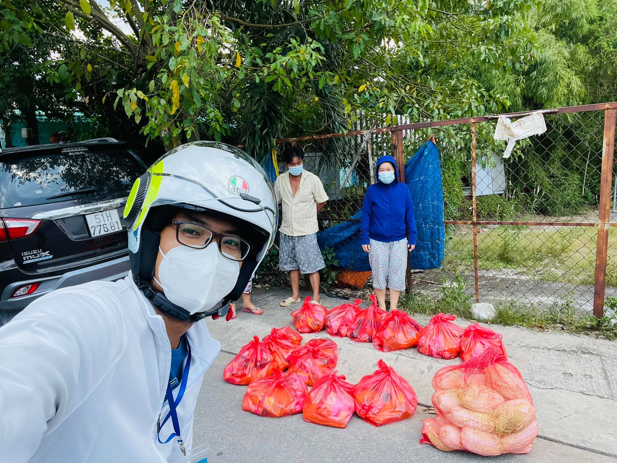 Nhom cua 'thay nhieu rau' cho thuc pham cho nguoi ngheo o TP.HCM hinh anh