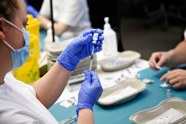 Nhung quoc gia tiem vaccine cho hoc sinh anh 8