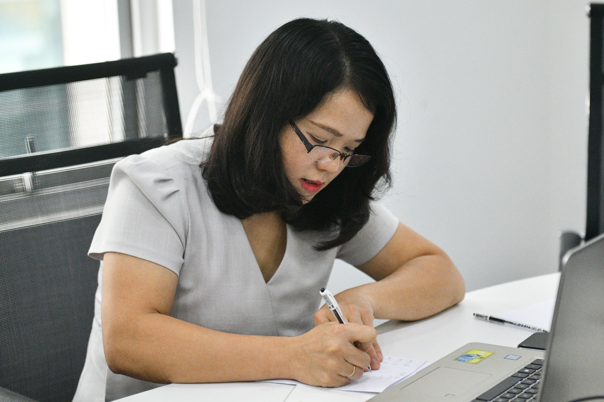 goi y dap an mon GDCD anh 2