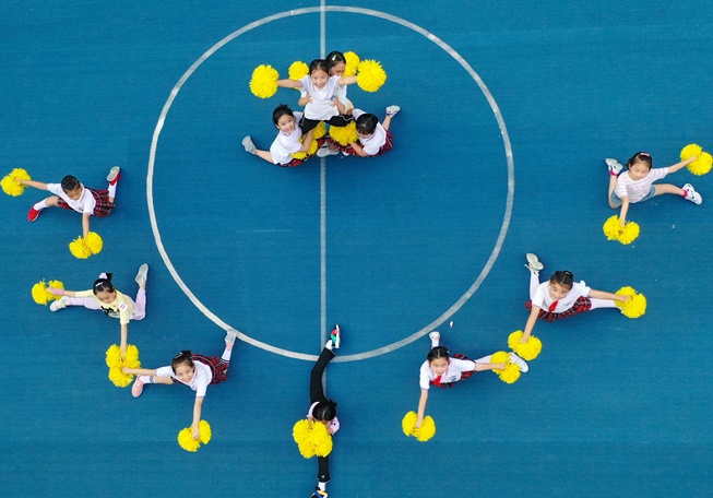 Nhieu truong o Trung Quoc cho tre tap the thao sau khi bi cam day them hinh anh