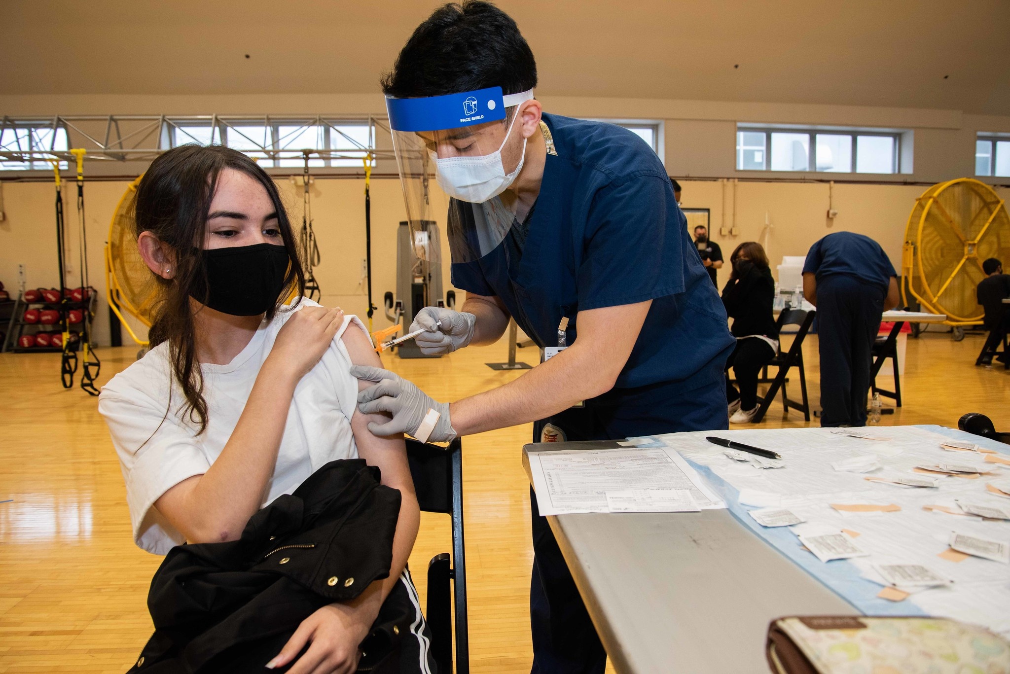 cac quoc gia tiem vaccine cho tre anh 7