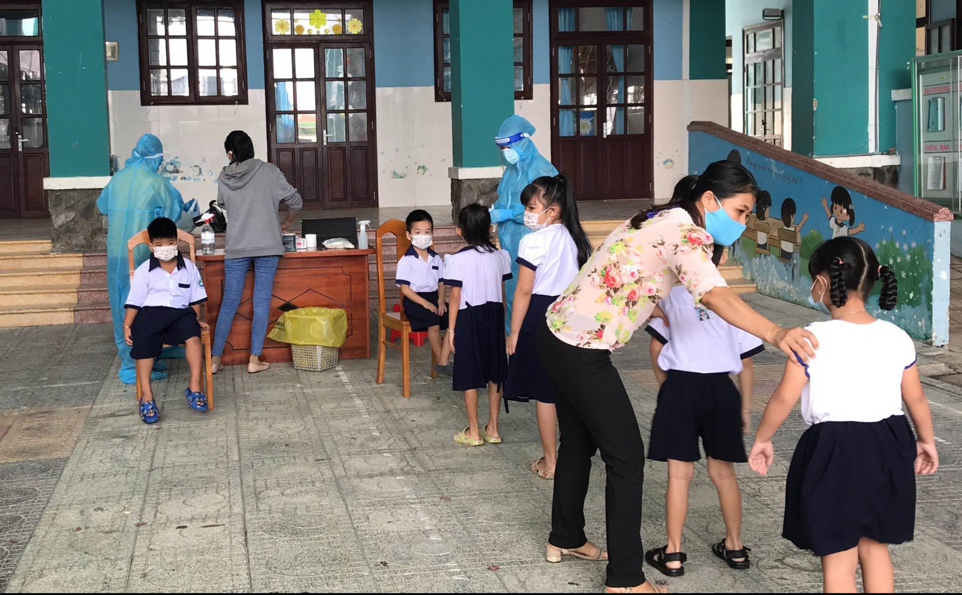 Hoc sinh xa dao Thanh An di hoc lai tu 20/10 hinh anh