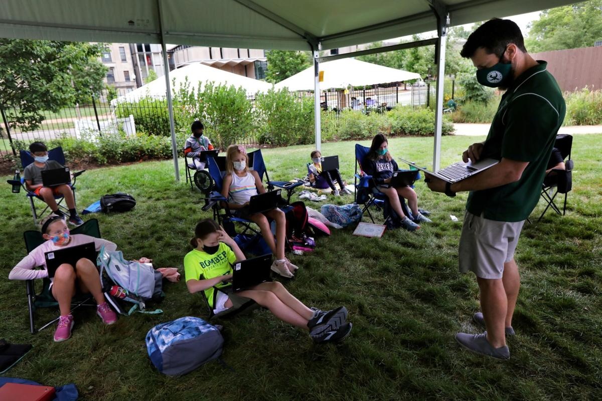 lop hoc ngoai troi trong dai dich anh 2