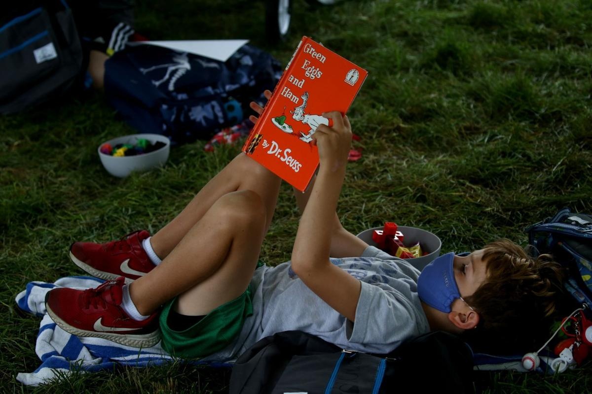 lop hoc ngoai troi trong dai dich anh 3