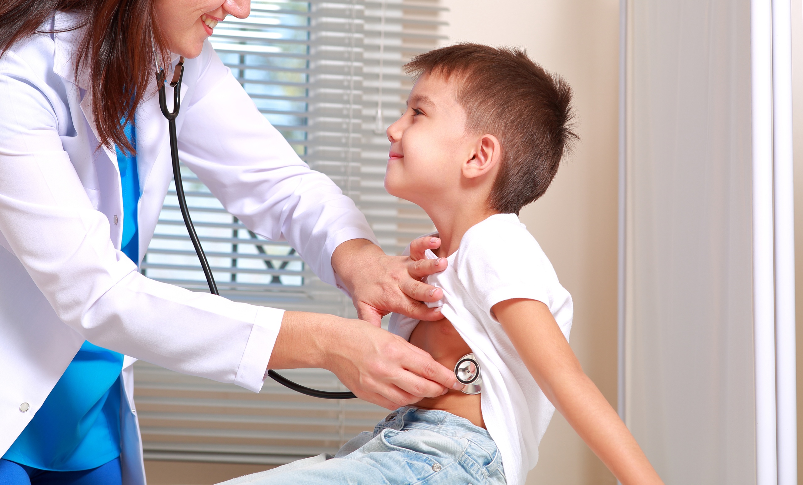 van de cua tre duoc bao boc qua muc anh 1