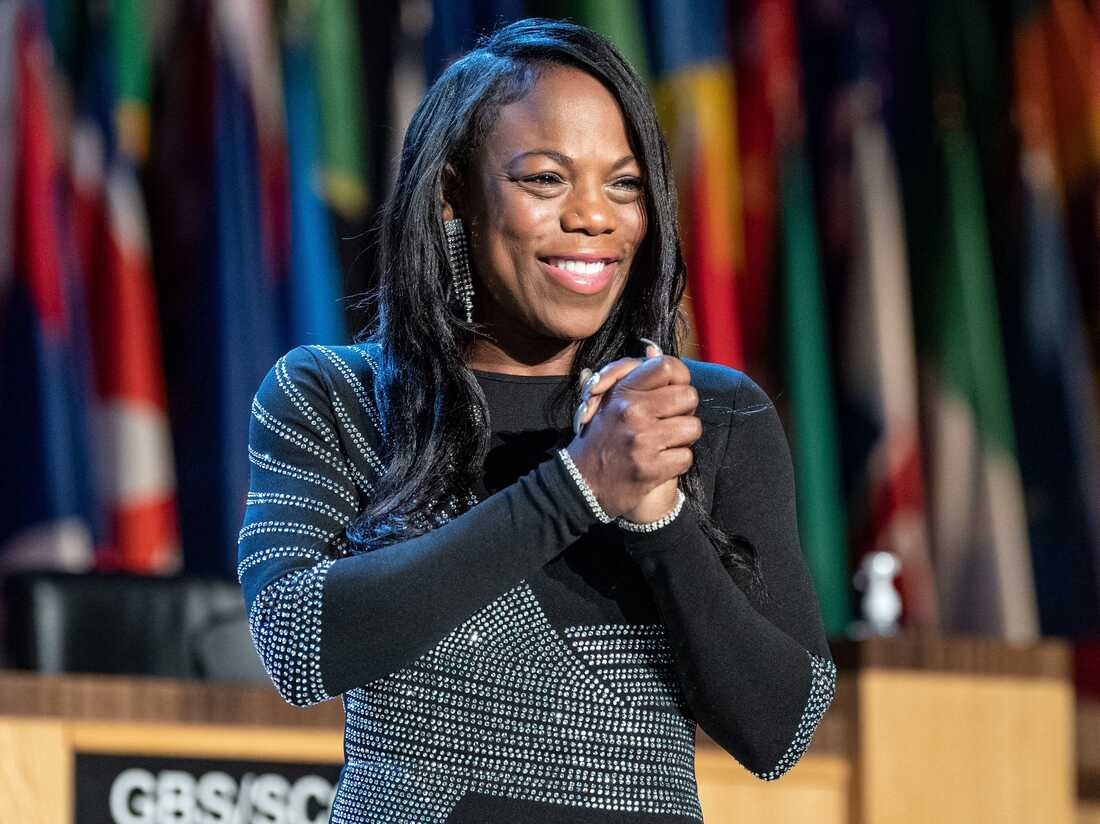 Co giao nhan giai thuong giao vien toan cau 1 trieu USD hinh anh