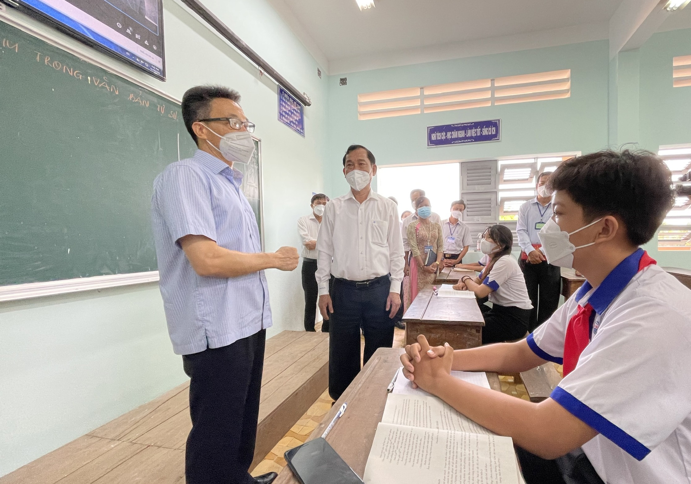 Hoc sinh lop 9 o Tien Giang trong ngay tro lai truong hinh anh