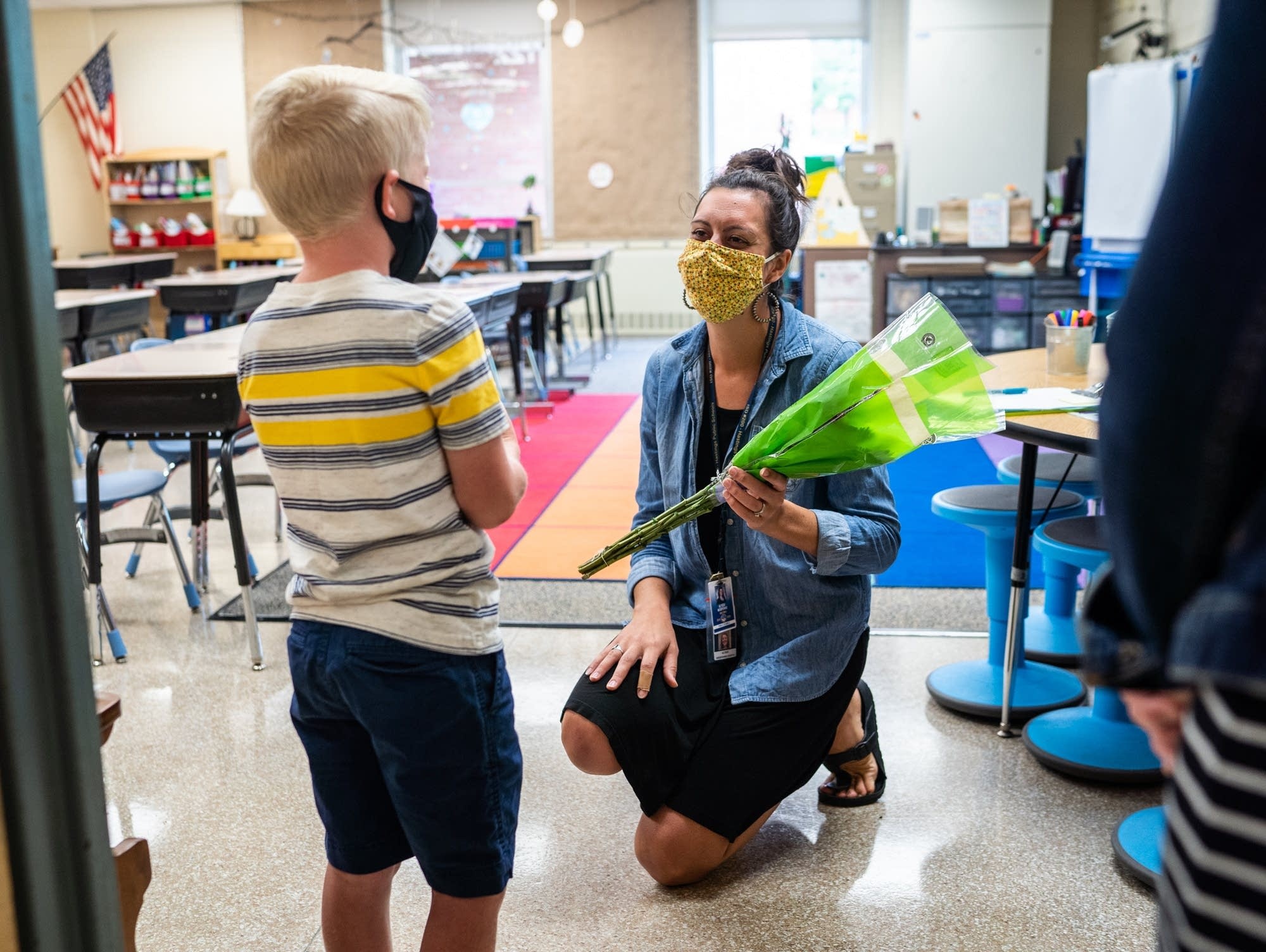 Giao vien don tre den truong anh 5