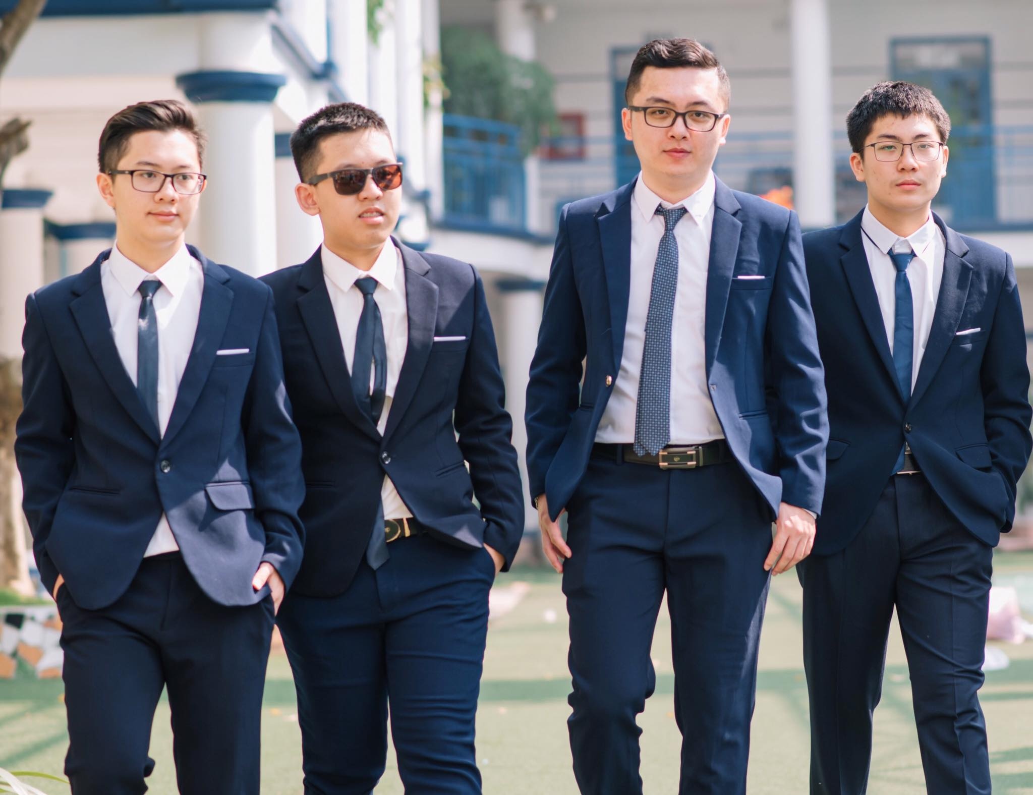 lop co 22 hoc sinh dau chuyen Ly anh 1