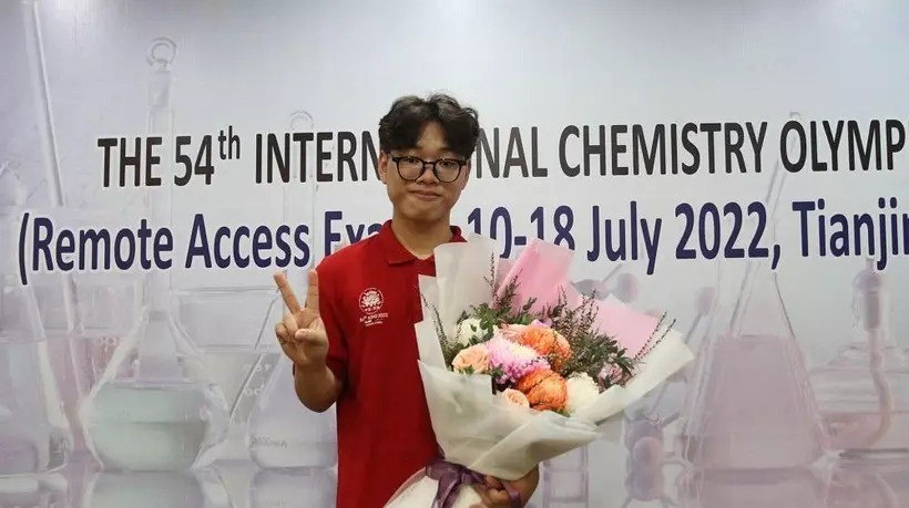 nam sinh gianh huy chuong vang Olympic Hoa hoc anh 1