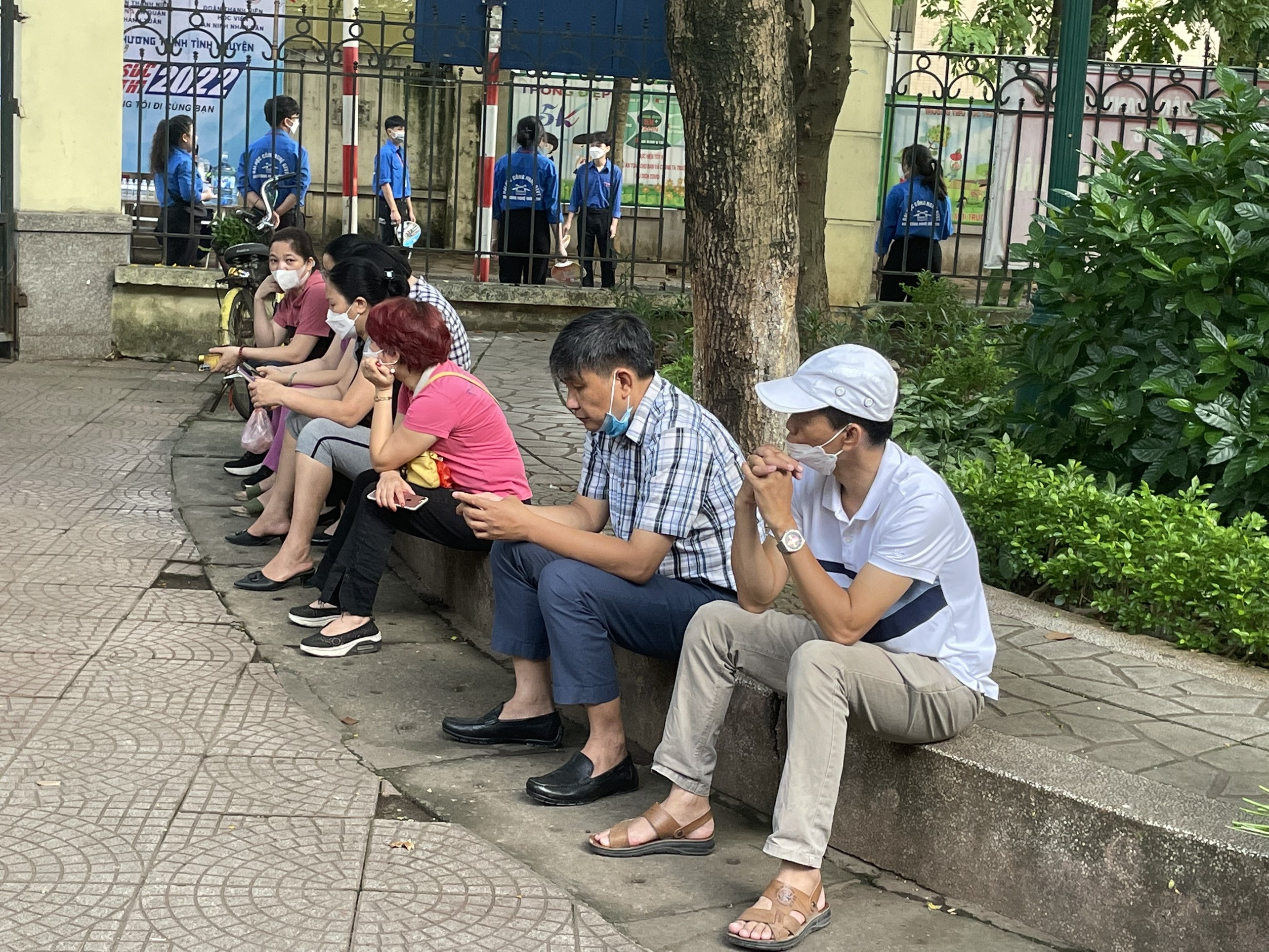 Thi sinh ca nuoc lam bai thi mon ngu van anh 5