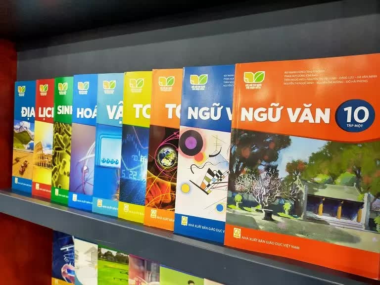 Lich su thanh mon hoc 'bat buoc', sua chuong trinh trong mot thang hinh anh