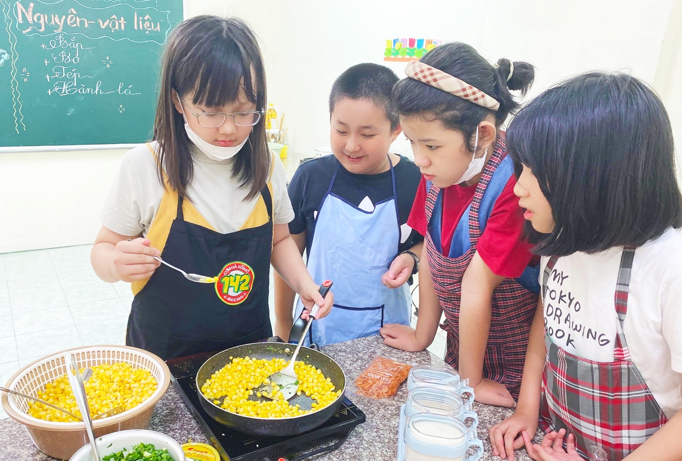 Tre hoc nau an voi chi phi 400.000 dong/buoi hinh anh