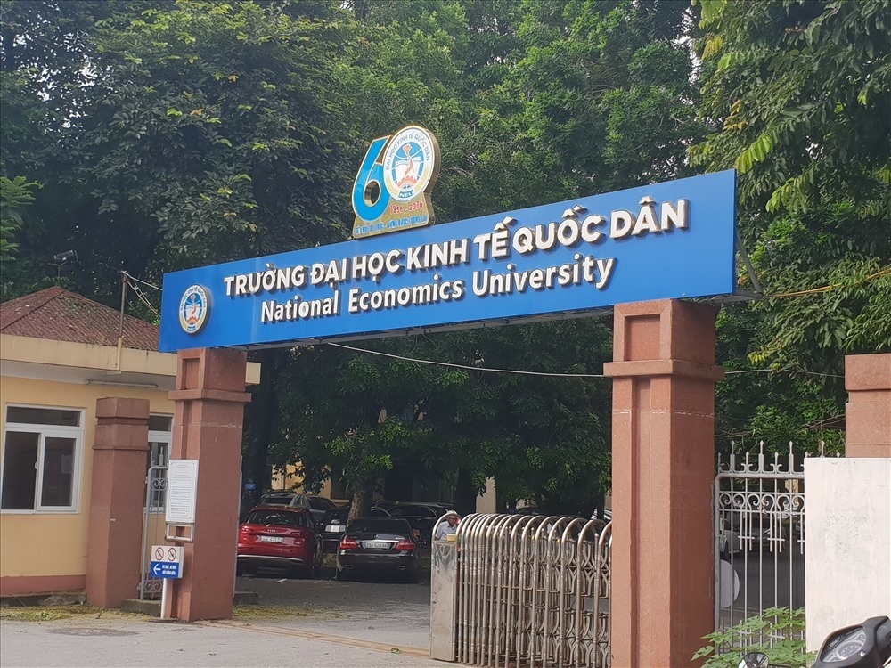 Diem chuan vao DH Kinh te Quoc dan 2022 tuong doi on dinh hinh anh