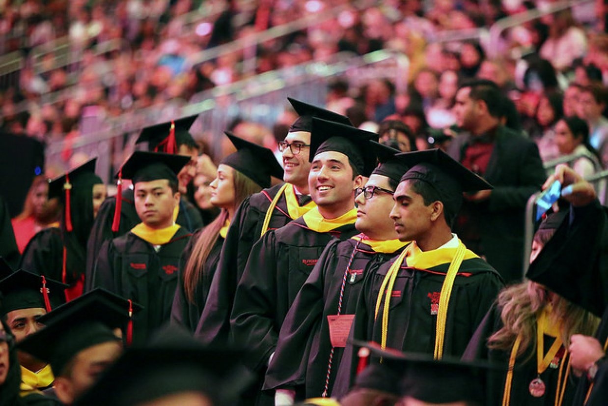 y nghia trang phuc tot nghiep anh 3