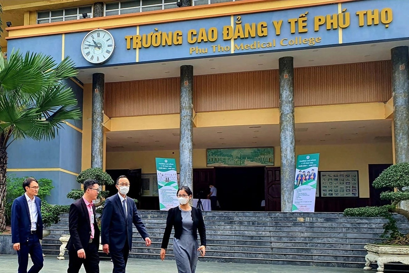 Nghi van ba truong cao dang y duoc cap bang khong qua dao tao hinh anh