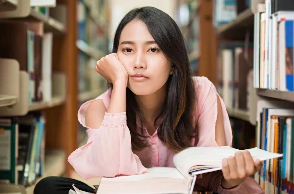 Truong kho xu khi hoc sinh doi doi giao vien hinh anh