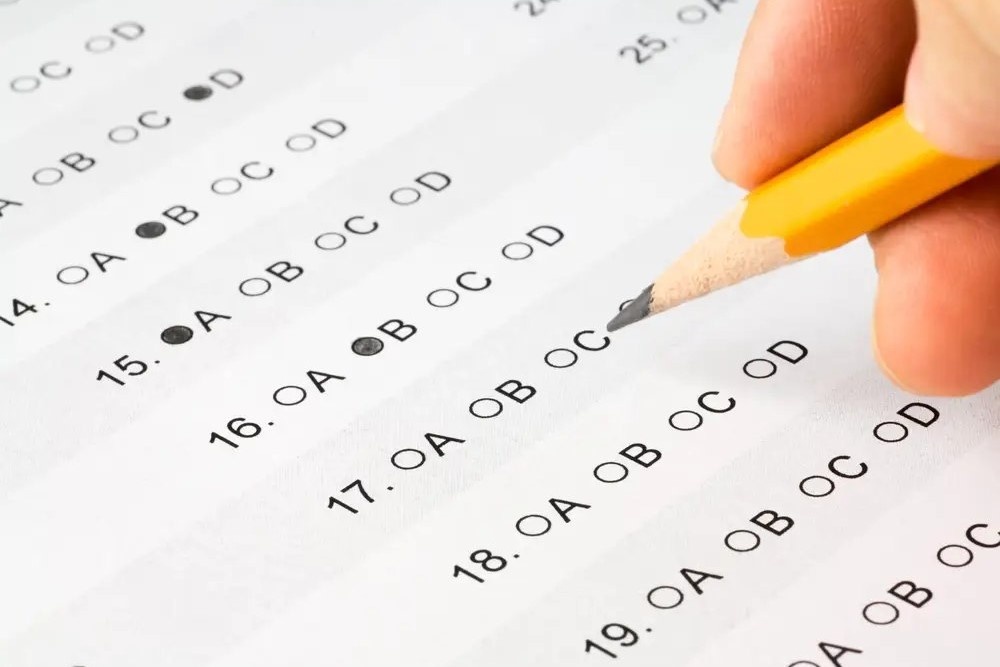 Phai thi lai SAT vi bai thi bay khoi xe luc van chuyen hinh anh