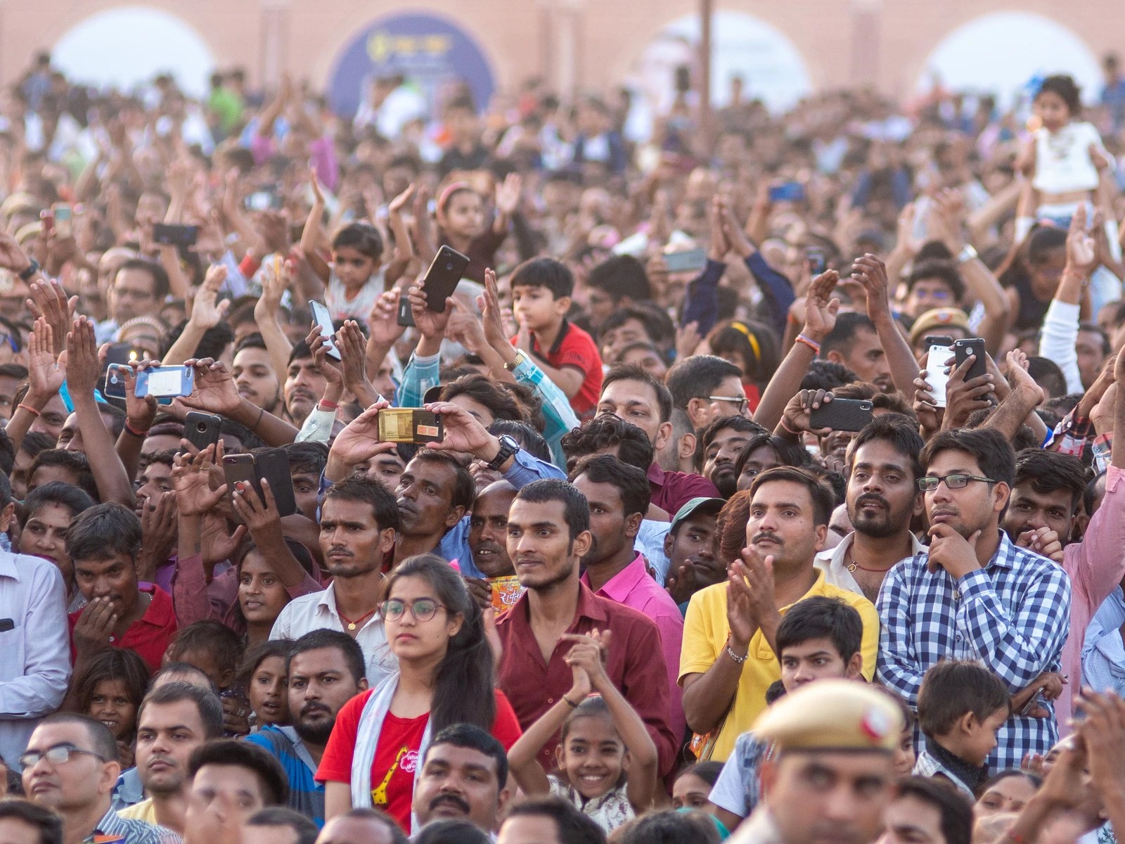 dan so 8 ty nguoi anh 3