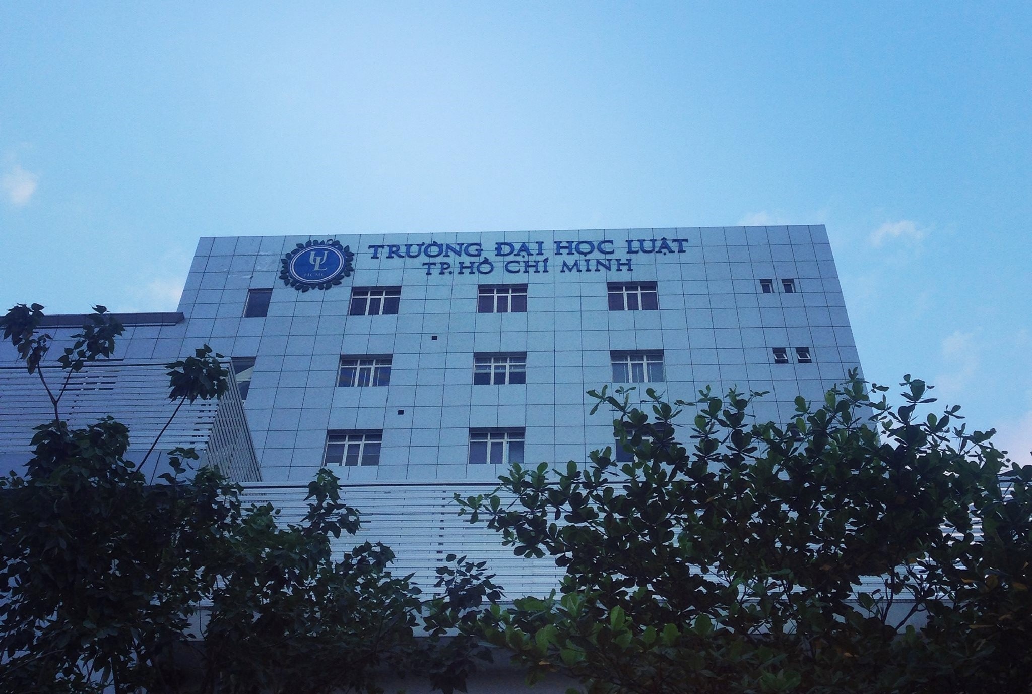 Dai hoc Luat TP.HCM buoc thoi hoc hang chuc sinh vien hinh anh