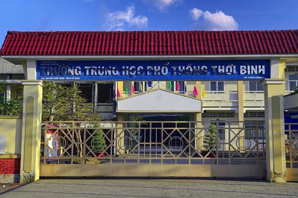 Thay giao phai xin loi vi goi 'may' voi hoc sinh hinh anh