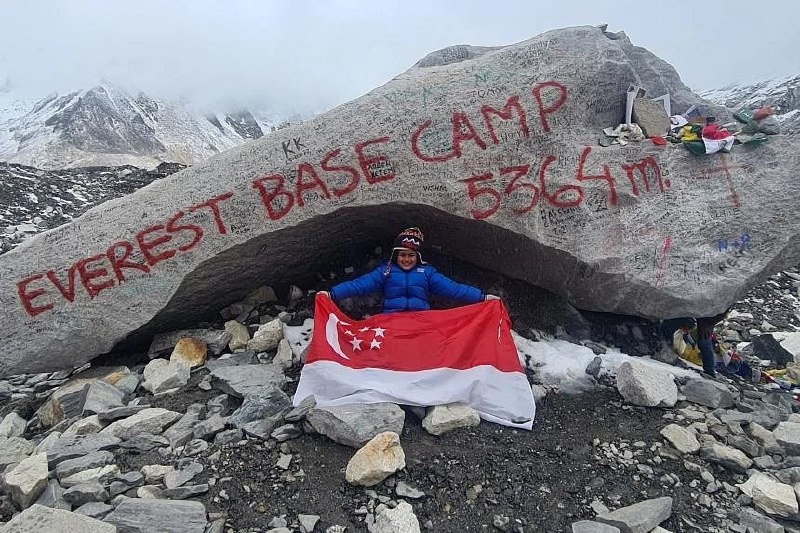 Be trai Singapore chinh phuc Everest Base Camp khi moi 6 tuoi hinh anh