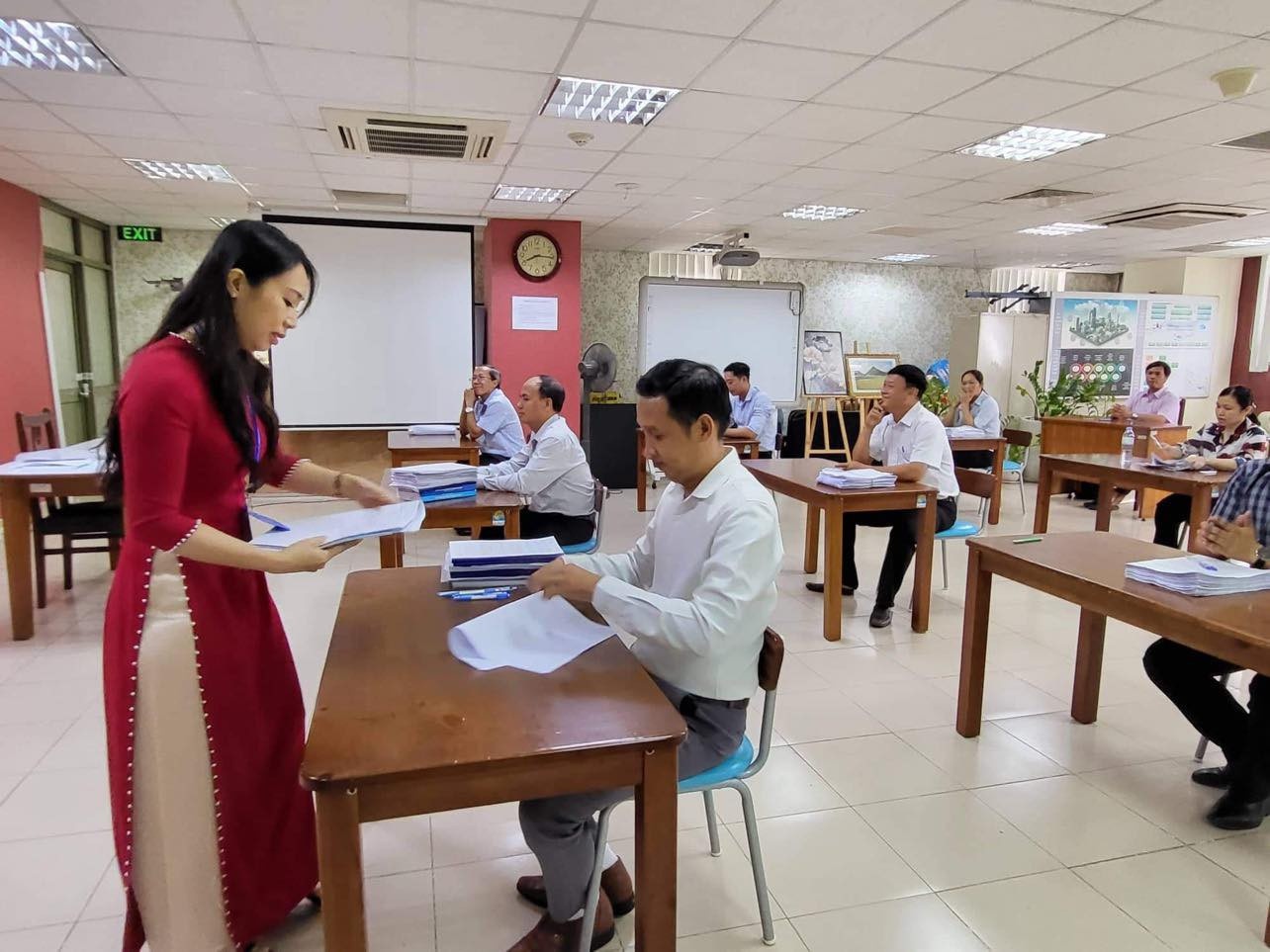 Ba giao vien trung tuyen vi tri hieu pho THPT o TP.HCM hinh anh