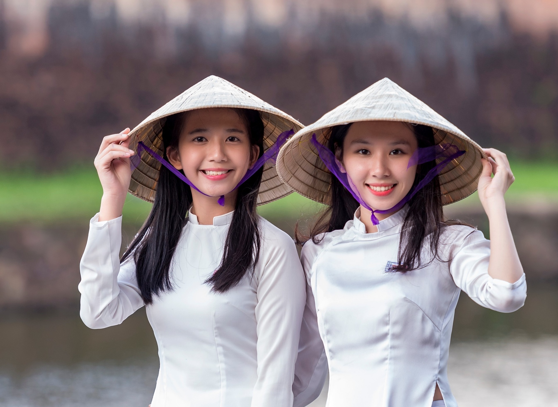 nu sinh mac ao dai anh 2