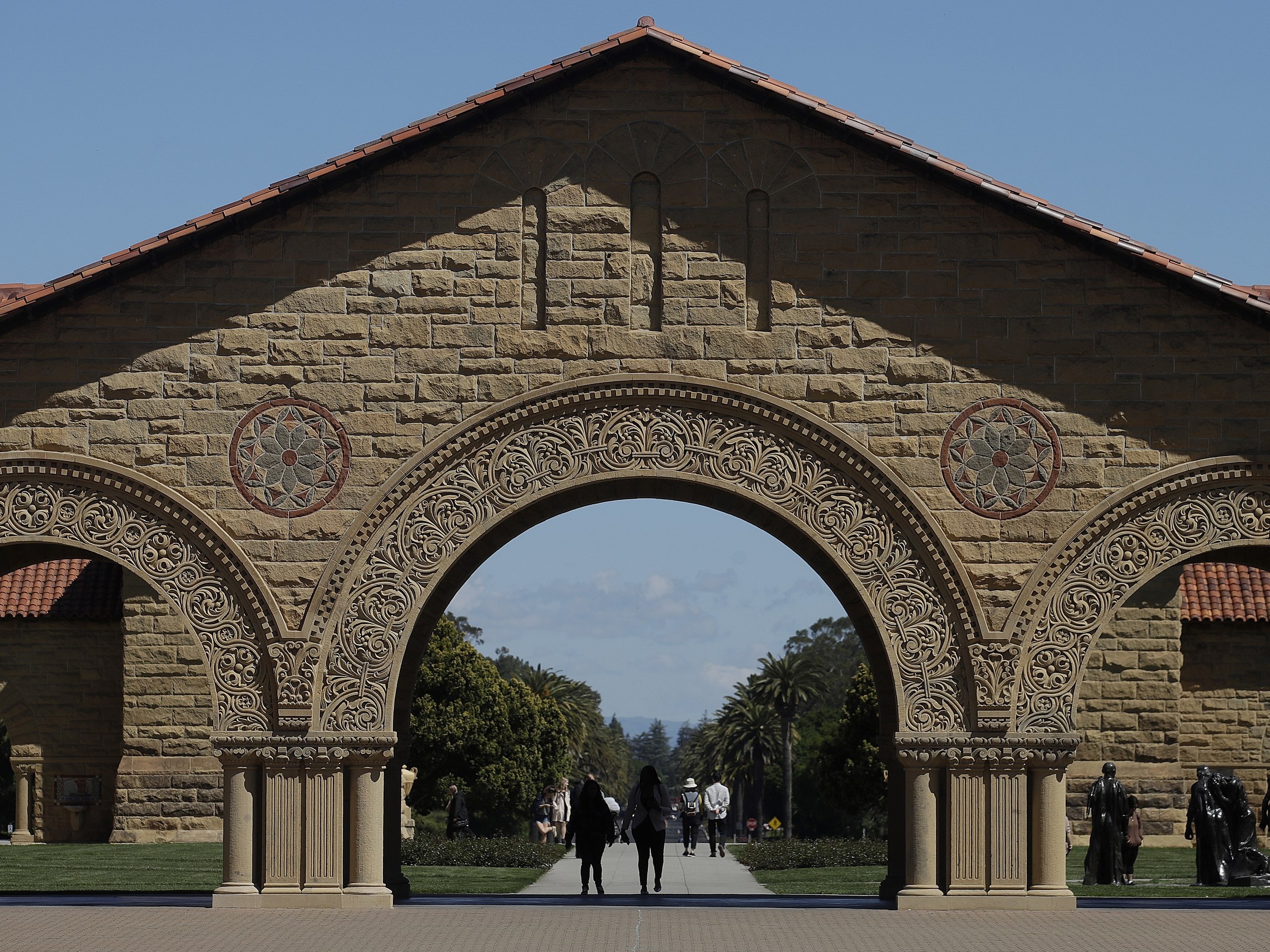 Them mot vu gia mao sinh vien Stanford de tra tron vao ky tuc xa hinh anh