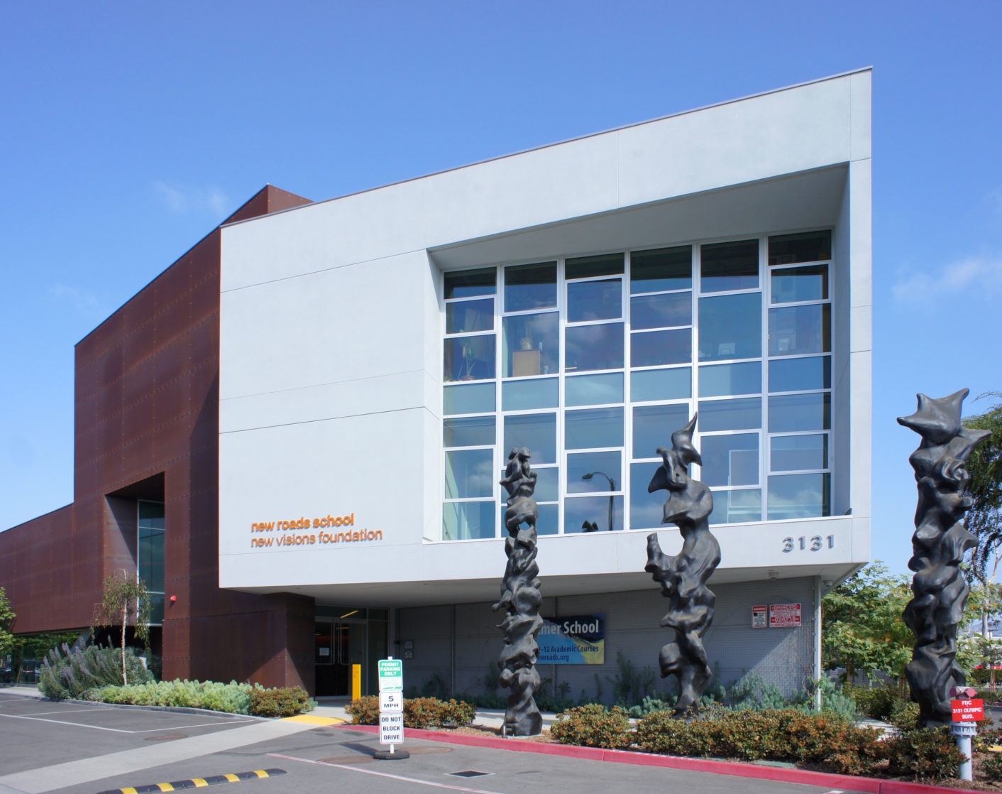 Giao vien da den kien truong vi bi phan biet chung toc hinh anh